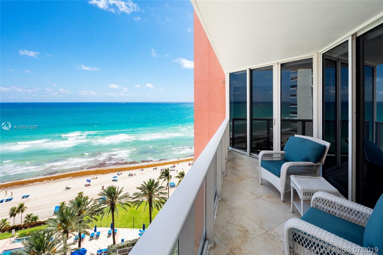 Foto principal - 19333 Collins Ave