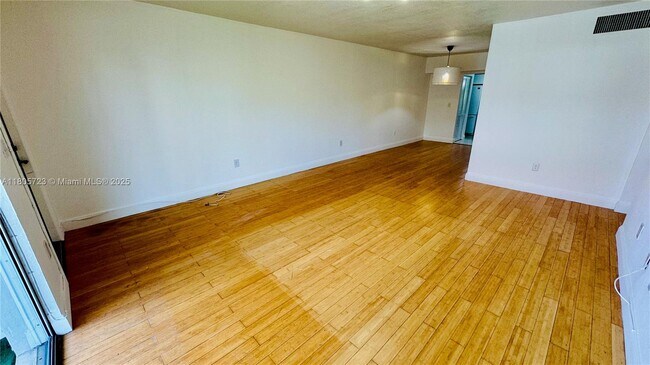 Foto del edificio - 1150 99th St