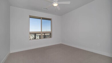 Building Photo - White Fence Farm