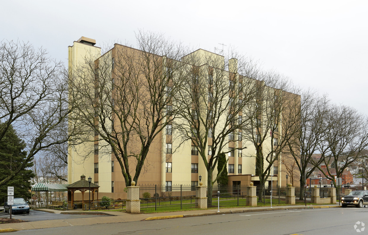 Primary Photo - Cliffside Apartments