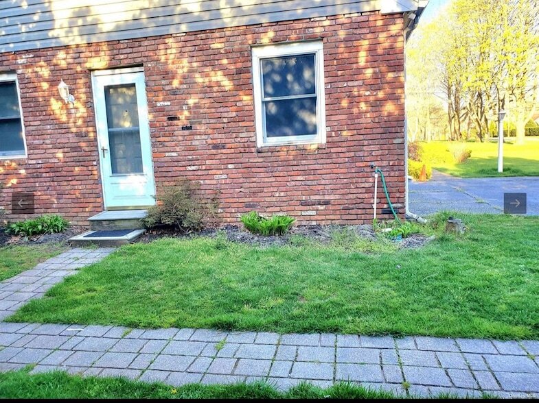 Primary Photo - 97 Greenport Ave