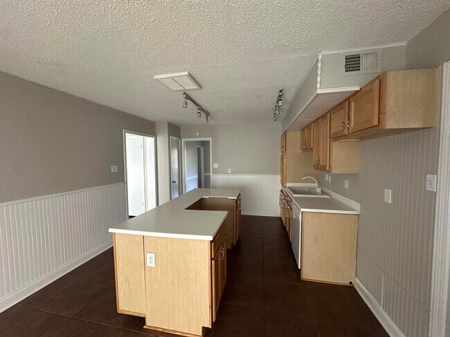 Foto del edificio - 2714 Gerald Ford Dr W