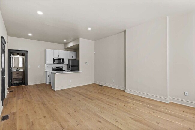 Foto del edificio - Live in Style – 1BR Townhouse in McKinley ...
