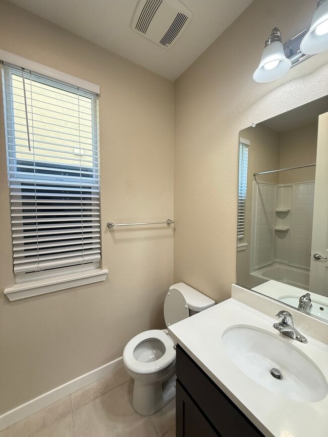 Building Photo - Beautiful Newer 4-Bedroom Home