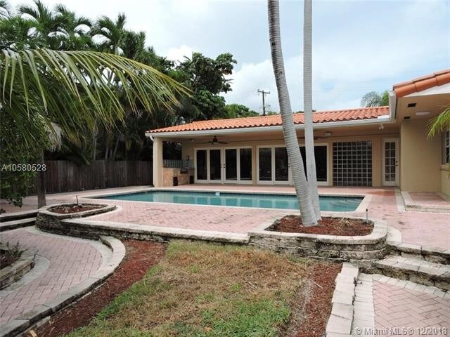 Foto del edificio - 2050 NE 120th Rd