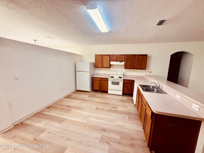 Building Photo - 3206 Tarpon Ave SE