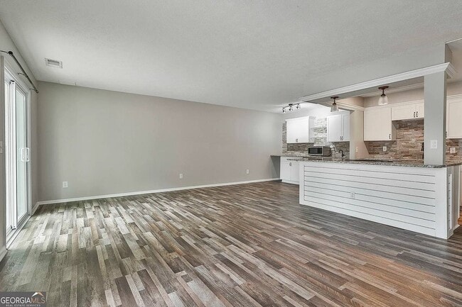 Building Photo - 202 Panstone Dr