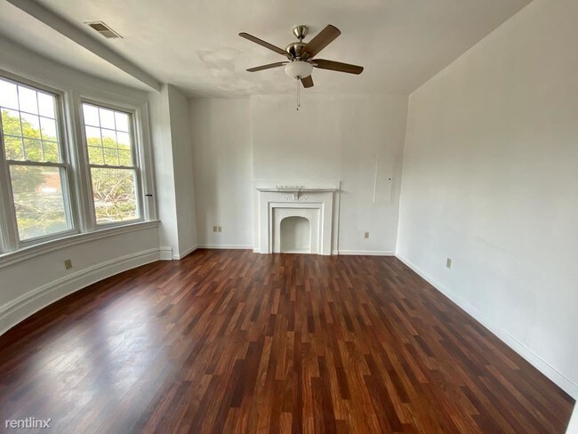 Building Photo - 213 Amber St