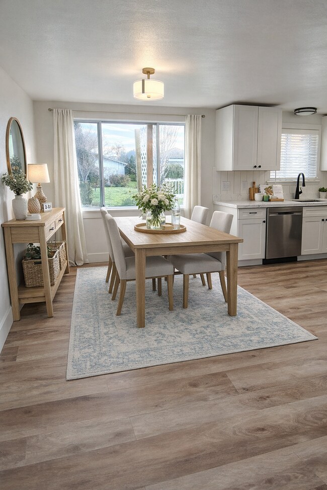 Building Photo - Elsa