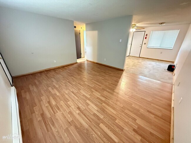 Building Photo - 35 W Viola Ave
