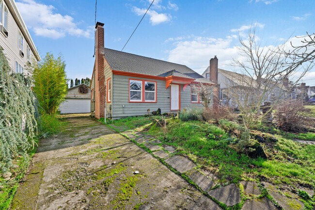 Building Photo - 7058 N Greenwich Ave
