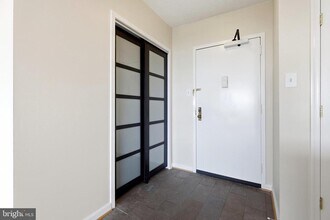 Building Photo - 3705 S George Mason Dr