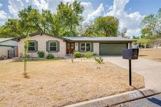 Building Photo - 703 Jetta Ct