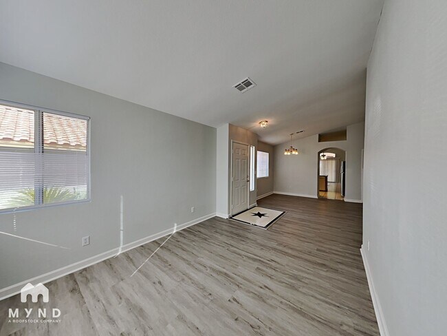 Foto del edificio - 6602 Elk Creek Ln