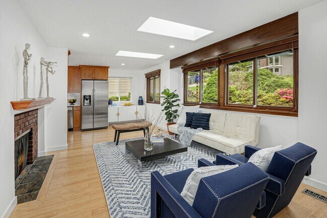 Building Photo - 5bd/2.5ba Bellevue Home