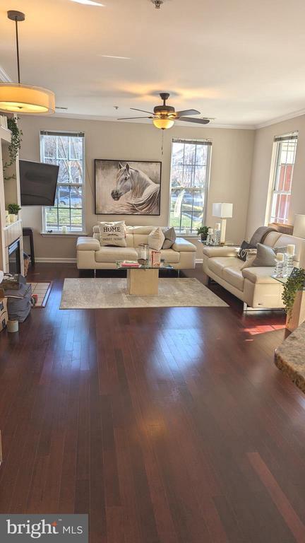 Foto del edificio - 233 King Farm Blvd
