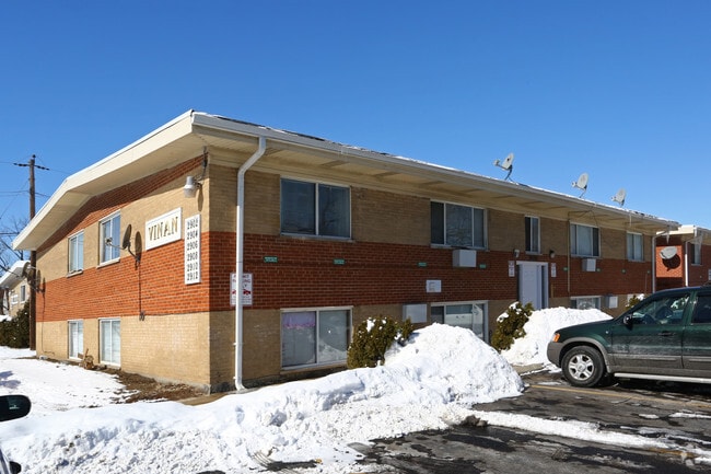 Primary Photo - Silver Creek Apartments