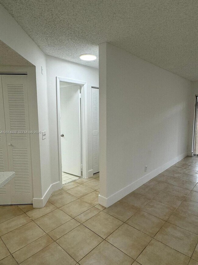 Foto del edificio - 8801 Wiles Rd