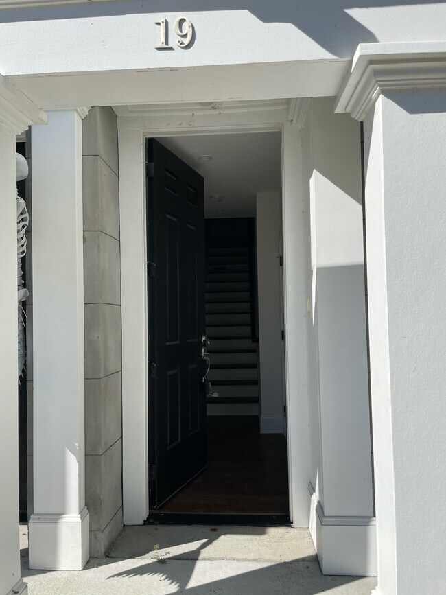 Foto del edificio - 19 Dereef Ct