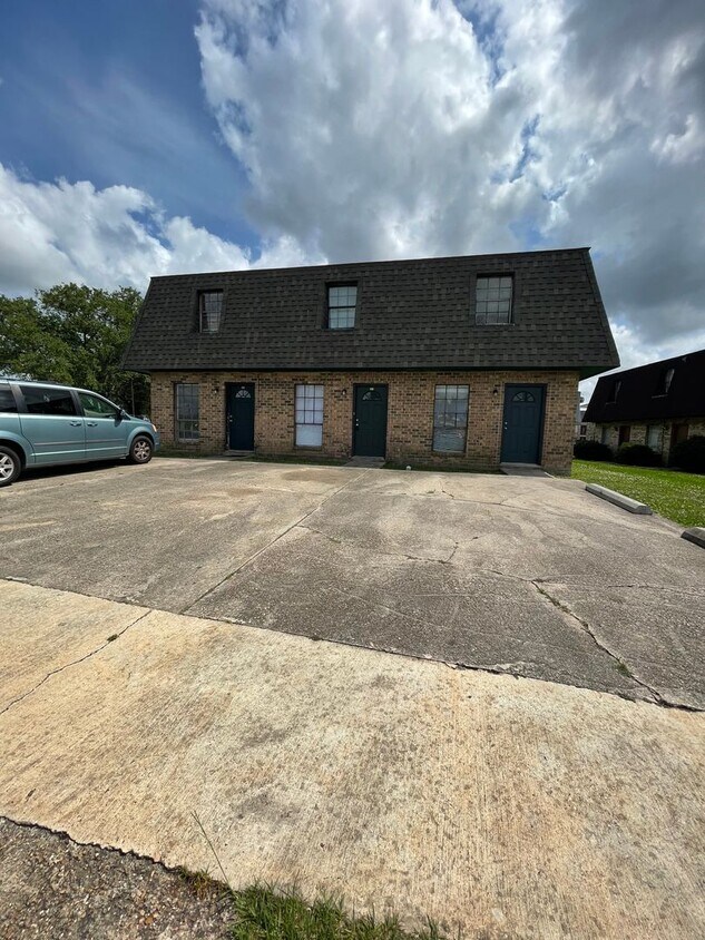 306 Loire Ave Unit B, Lafayette, LA 70507 Room for Rent in Lafayette, LA