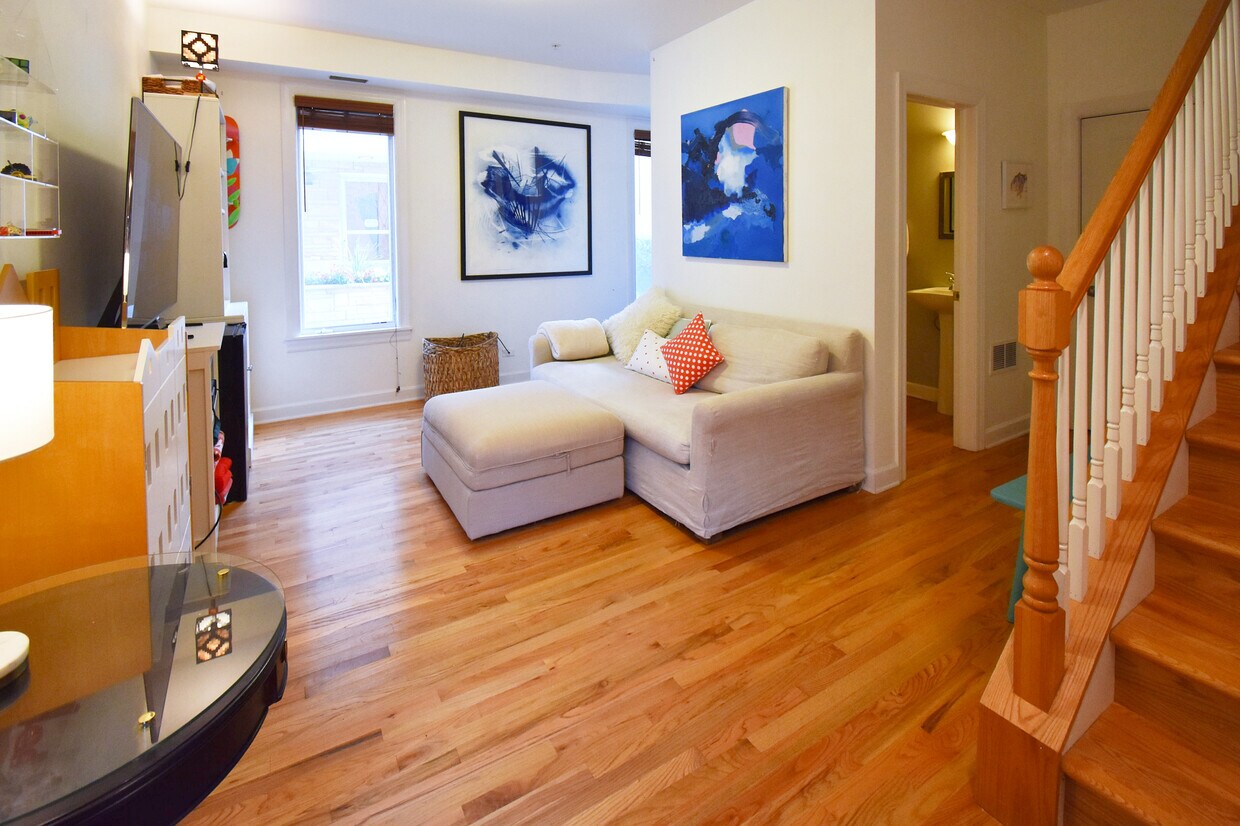 413 S Kenilworth Ave, Oak Park, IL 60302 Townhome Rentals in Oak Park