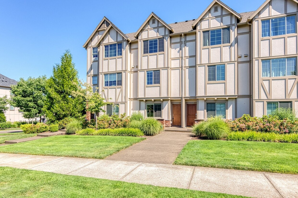 Primary Photo - Beautiful 2-Bedroom, 2.5-Bath Townhome wit...