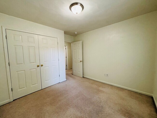 Foto del edificio - 80 Salem Ln