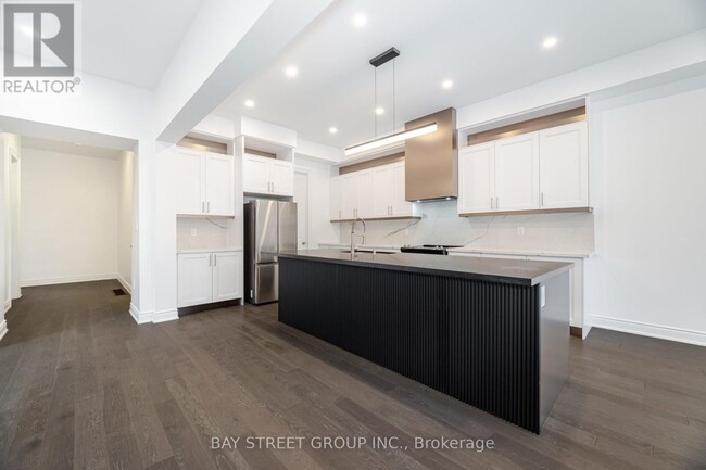 Building Photo - 339 Mactier Dr