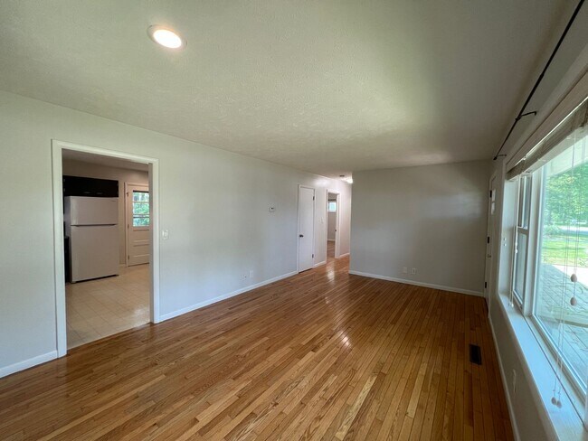 Foto del edificio - The Little Bungalow of Your Dreams Near East Bay! 2BR / 1BA Long-Term Rental
