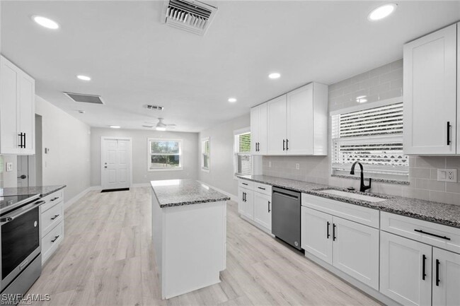 Building Photo - 527 97th Ave N
