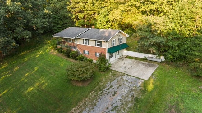 Building Photo - 148 Old Chattanooga Ln