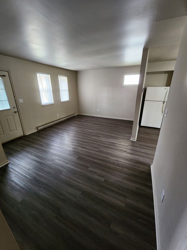 Building Photo - 738 Dowdell Ave