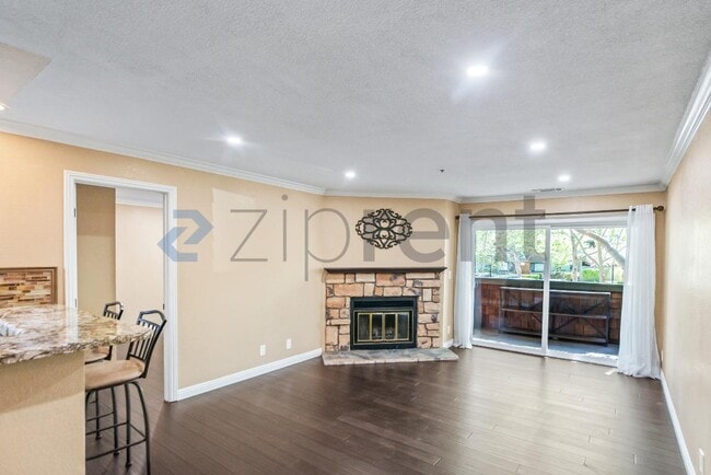 Building Photo - 2306 La Terrace Cir