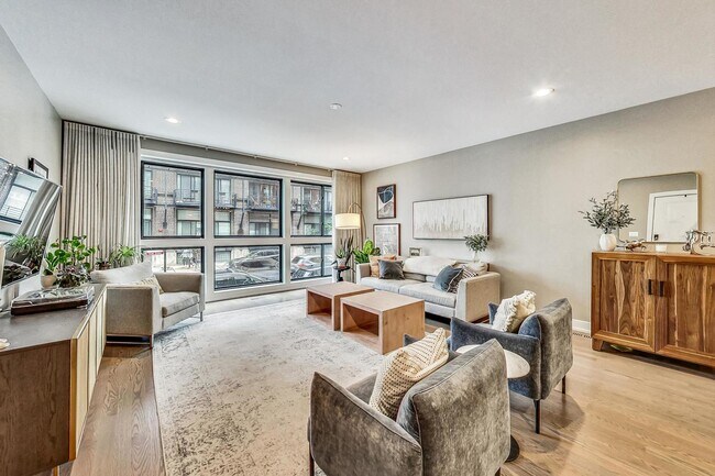 Foto del edificio - 2730 W Armitage Ave