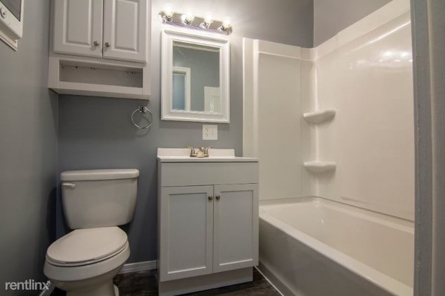 Building Photo - 2 br, 1 bath Apartment - 3117 S Nebraska St