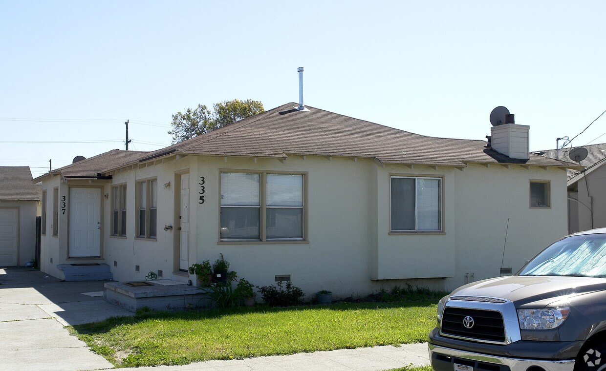 Primary Photo - 335-337 Bristol Blvd