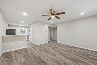 Building Photo - 500 US-75