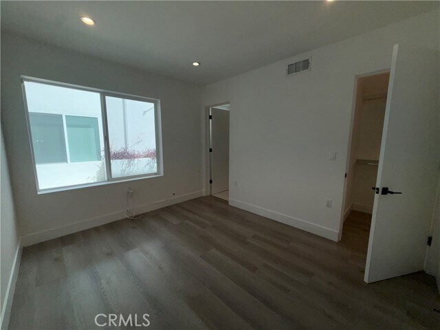 Foto del edificio - 21719 Hart St
