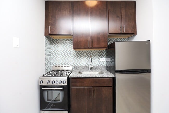 Building Photo - 4551 N Damen Ave