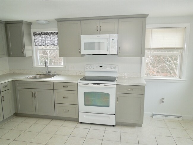 Foto del edificio - 75 7 Hills Rd