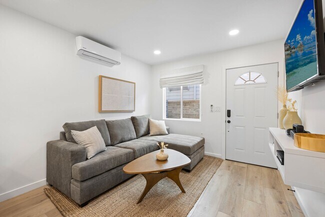 Foto del edificio - Newly remodeled and fully "furnished" 1 bed 1 bath in Mission Beach. 9 months rental or month to ...