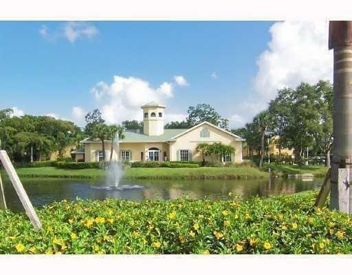 Foto del edificio - 1714 Meadows Cir W