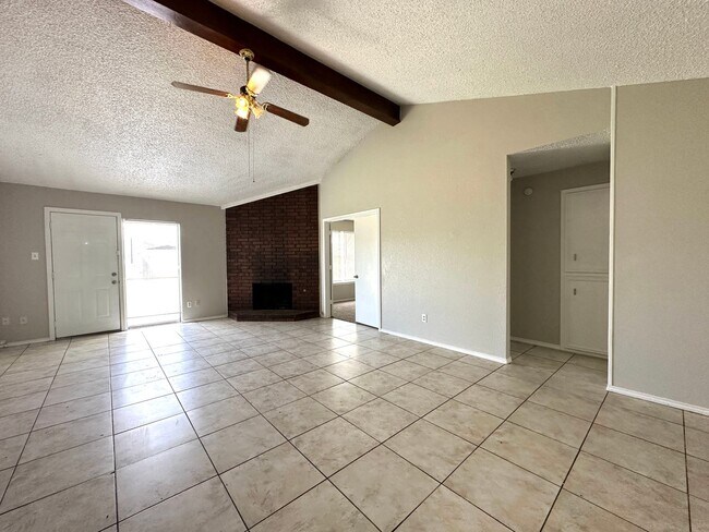 Foto del edificio - 3bed/2Bath Available 9/10