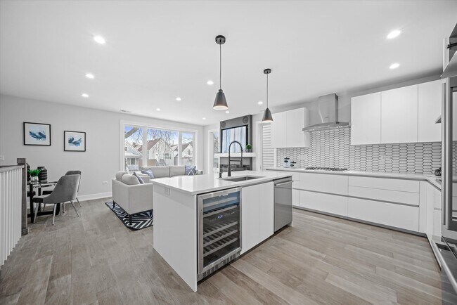Foto del edificio - 4222 N Bernard St
