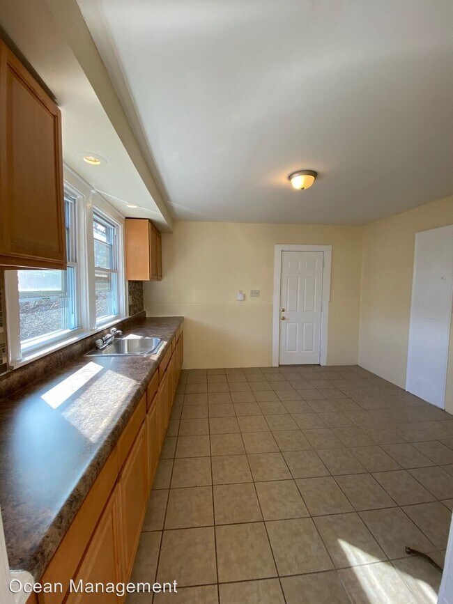 Building Photo - 2 br, 1 bath Apartment - 252 Sheffield Avenue
