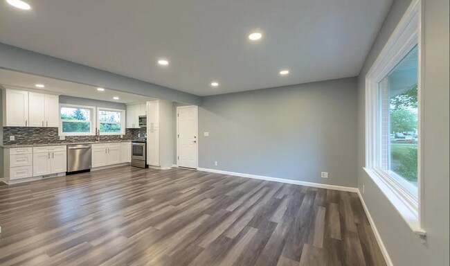 Foto del edificio - Fully Remodeled 3 Bedroom, 3 Bath Close To Purdue!