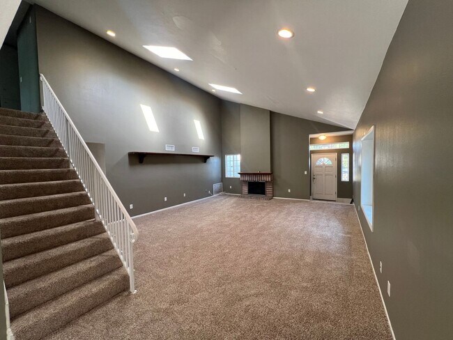 Building Photo - Stunning 4 Bedroom, 3 Bath Tierrasanta Hom...