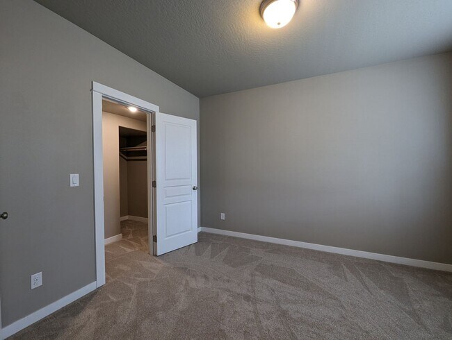 Foto del edificio - 4-Bedroom, 2.5-Bath Home- New Construction...
