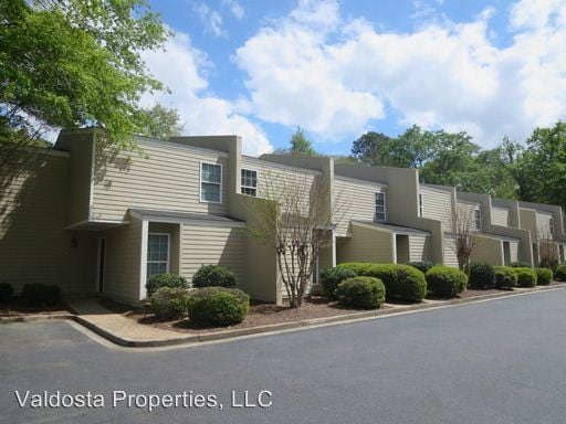 Primary Photo - 2111 N Oak St