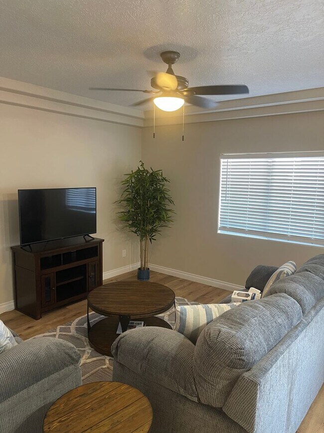 Foto del edificio - The Falls Upper Level 2 bed/2 bath condo w...